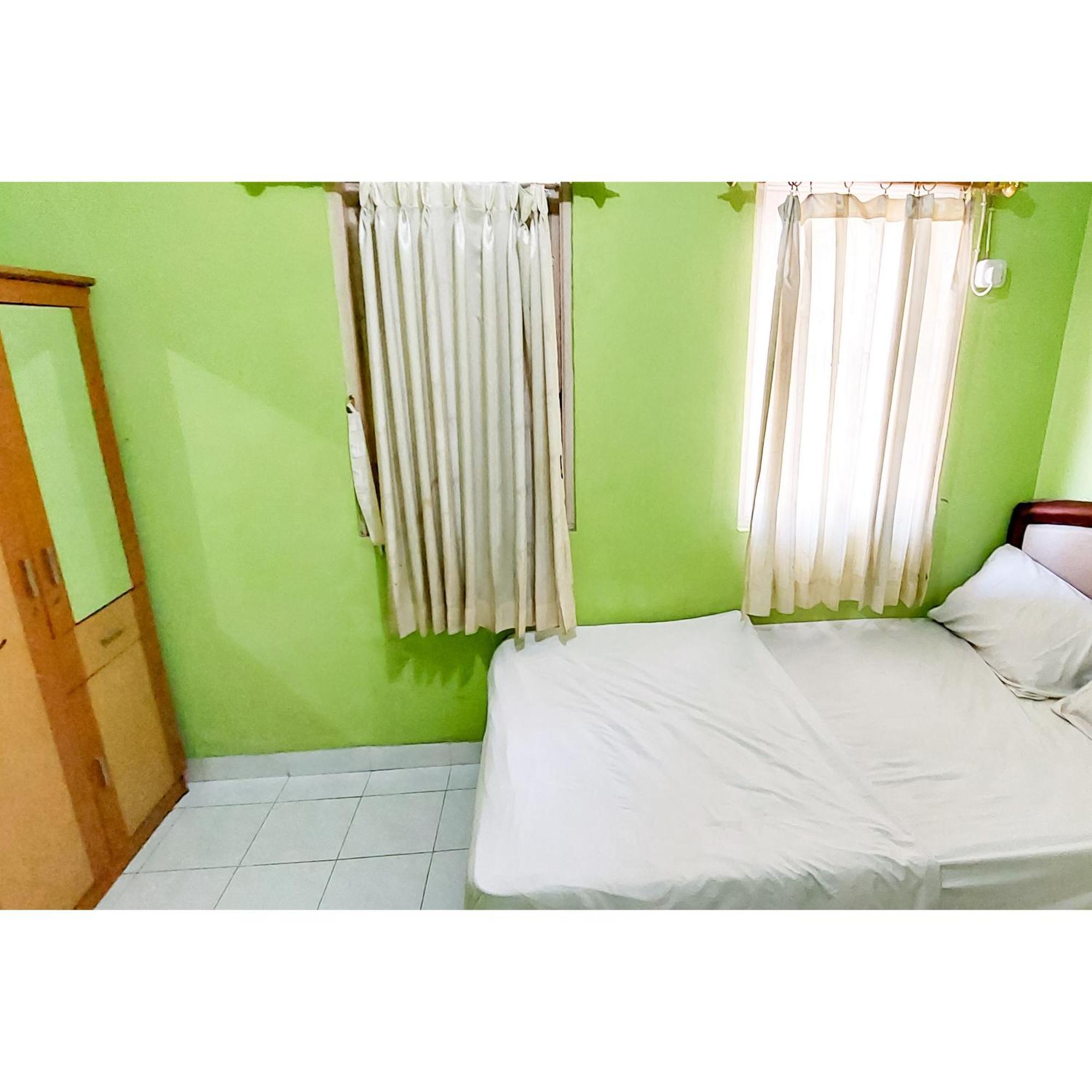 Surya Inn Syariah Cikarang Redpartner Bekasi Exterior foto
