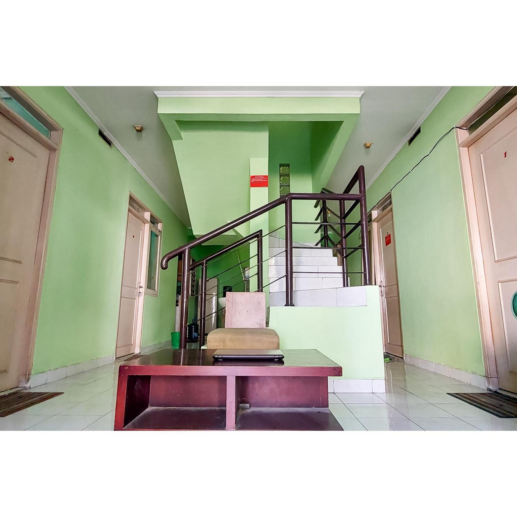 Surya Inn Syariah Cikarang Redpartner Bekasi Exterior foto